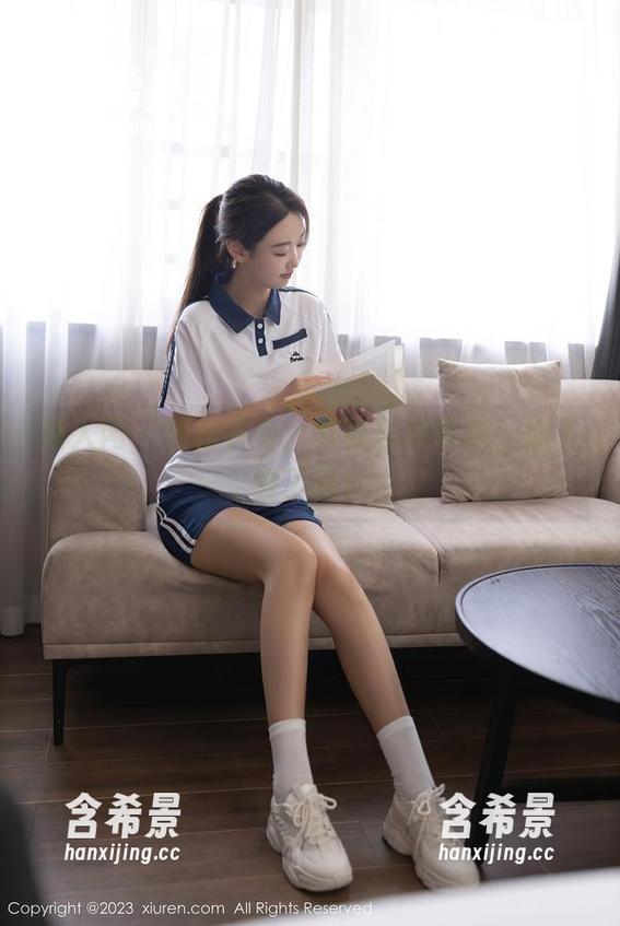 秀人网 - 短裙在身，黎秋秋超吸睛，你下载了吗？