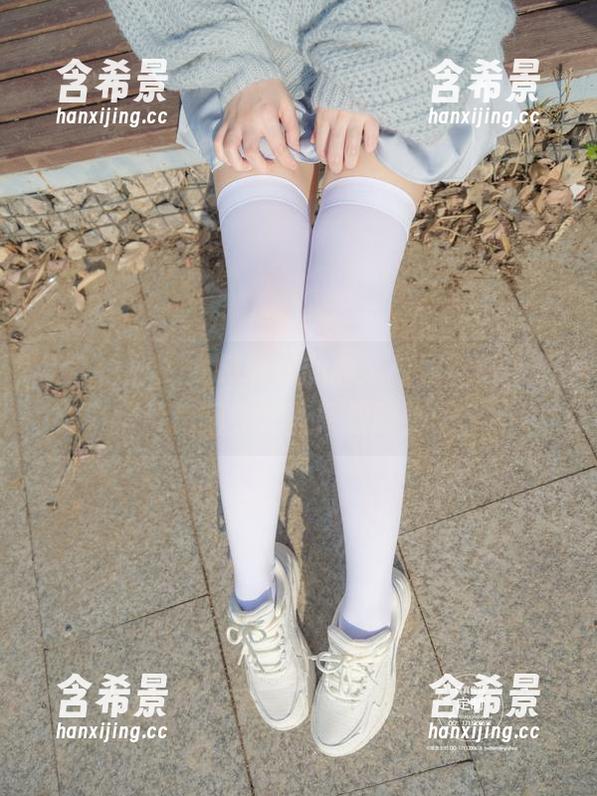 紧急企划 - 龙崎聆音的高清校服壁纸，悄悄带你回到那些青涩的日子。