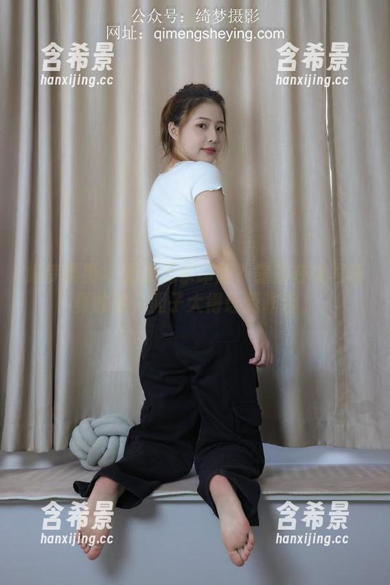 绮梦摄影 - 无修无水印版？露露在线写真真敢放，胆子大得让我咋舌。