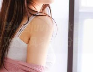 微密圈 – 羊小雪juvia的水手服写真，今天又是海风习习的分享日！