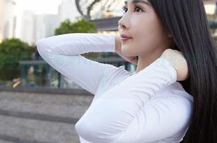 蜜桃社 – 套图里的缇娜美Tinami：哪个内衣好看？我还在纠结中…