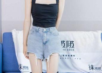 袜啵啵 – 连板鞋也能遇到奶油，最新原图里有你意想不到的搭配。
