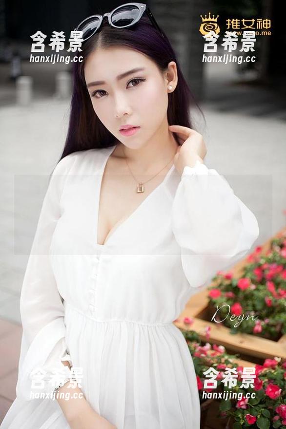 青豆客 - 赵小米Kitty的一举一动都有story，尤其是她的眼镜，配上这张图片，意外的吸引，谁要下载？