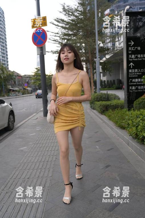 魔镜街拍 - 哎呀，楼楼的这件白色连衣裙，我敢打赌这可是专门定制的，不然哪会有这么合身？