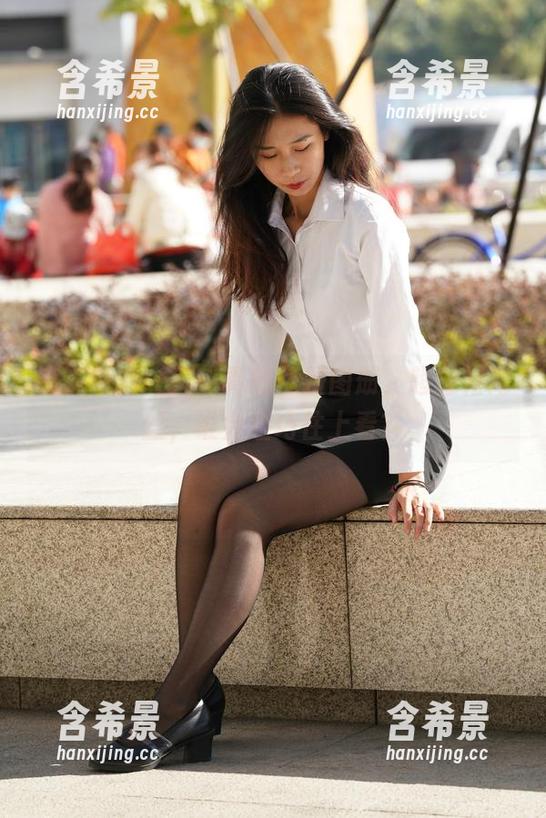 魔镜街拍 - 艾小青的免费图册，超短裙肉丝，谁会碰巧往上看？